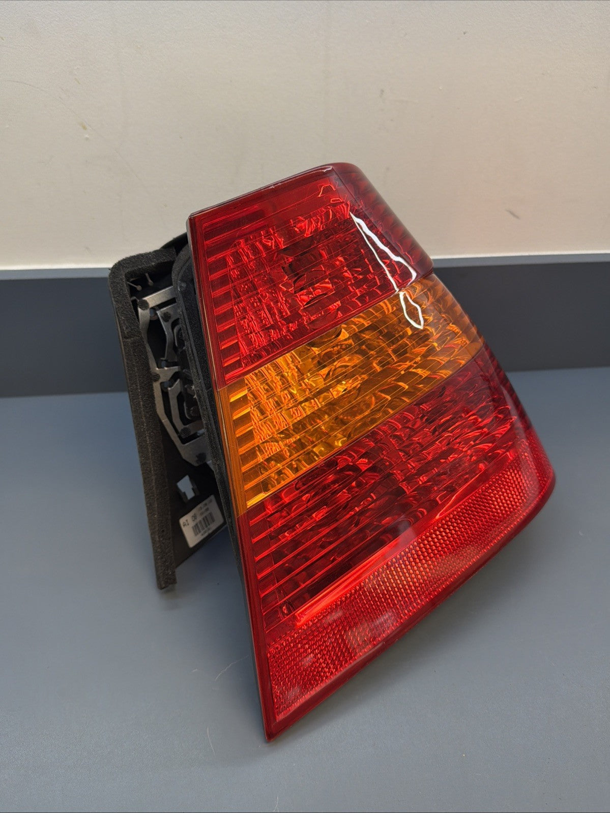 02-05 BMW E46 325i 325xi 330i Sedan Rear Right Tail Light Assy 6946534 OEM