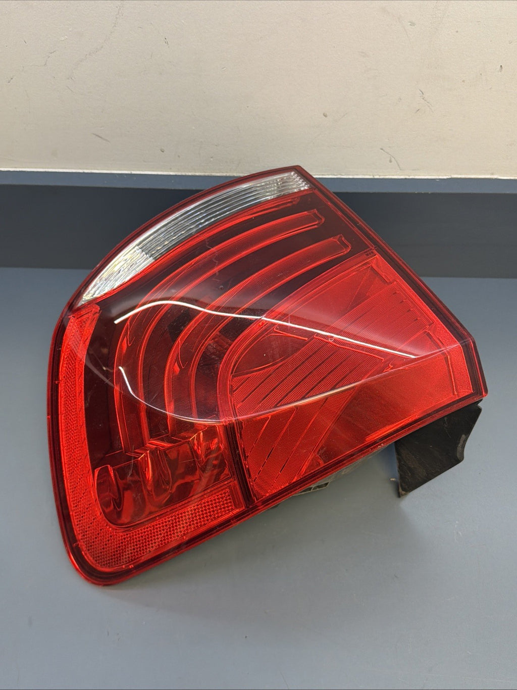 2013 2014 2015 BMW E84 X1 REAR RIGHT OUTER TAIL LIGHT ASSEMBLY OEM 2990112