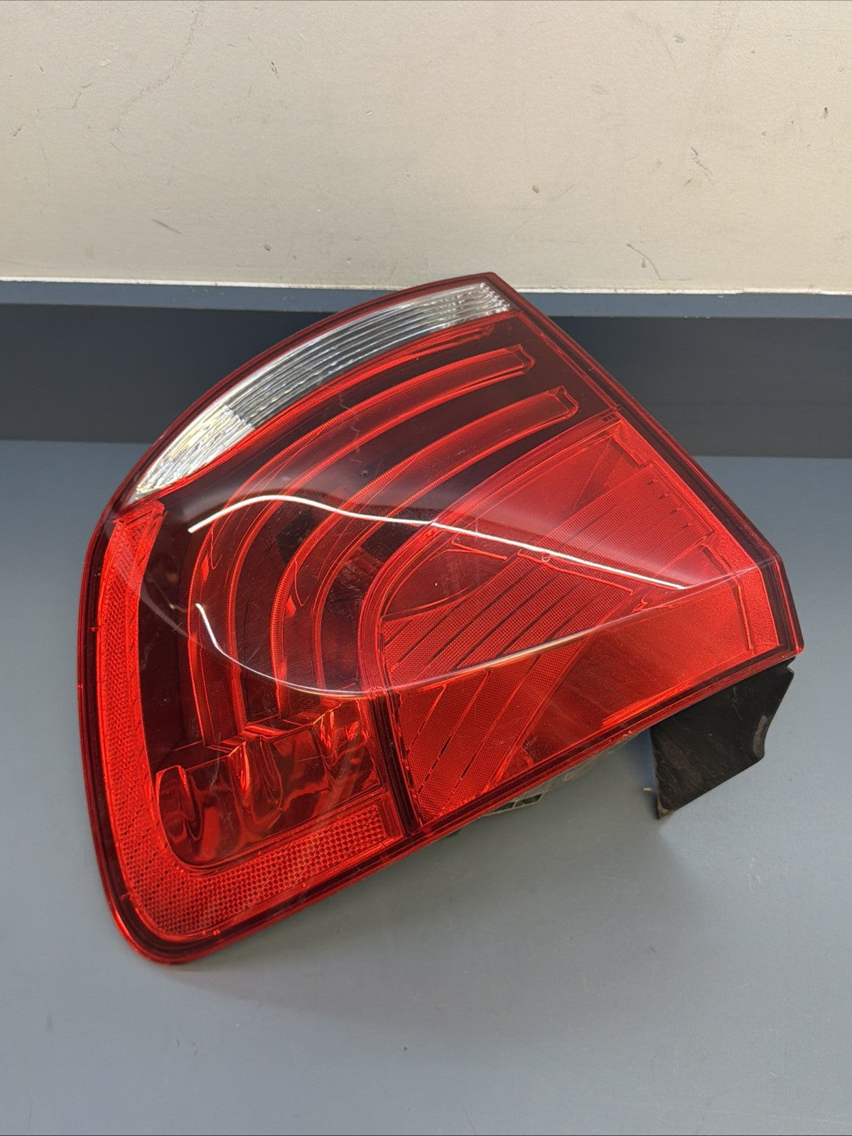 2013 2014 2015 BMW E84 X1 REAR RIGHT OUTER TAIL LIGHT ASSEMBLY OEM 2990112