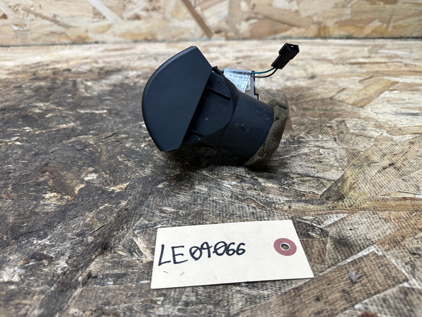 BMW 95-02 E36/7 Z3 BLACK LEFT DASH AIR VENT BROKEN KNOB OEM 8397715