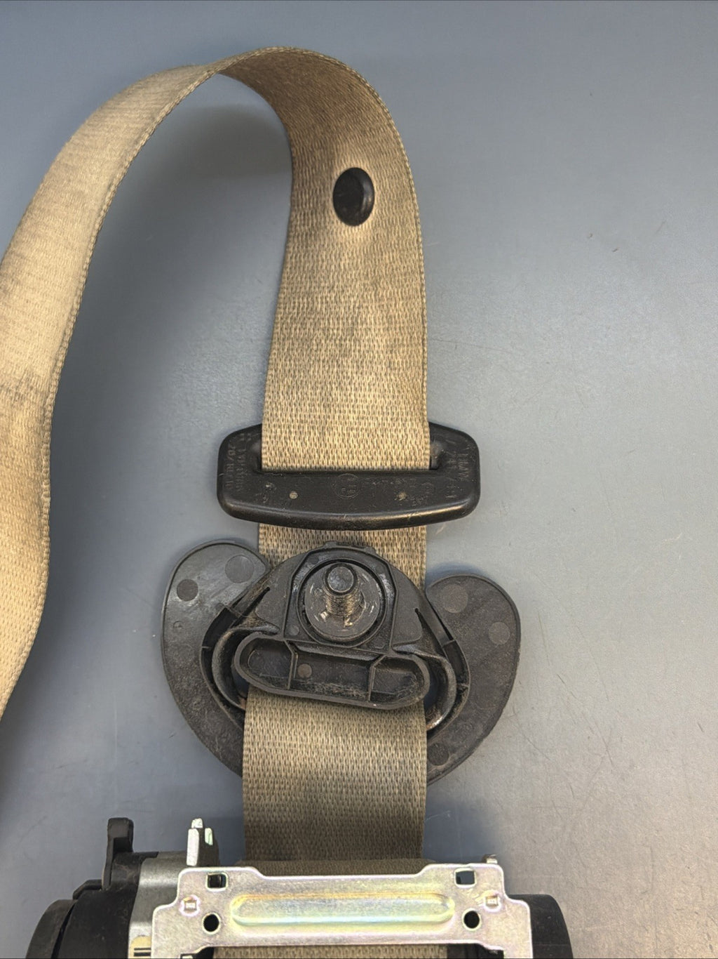11-16 BMW F10 FRONT LEFT DRIVER SEAT BELT RETRACTOR OEM 618120900 BEIGE