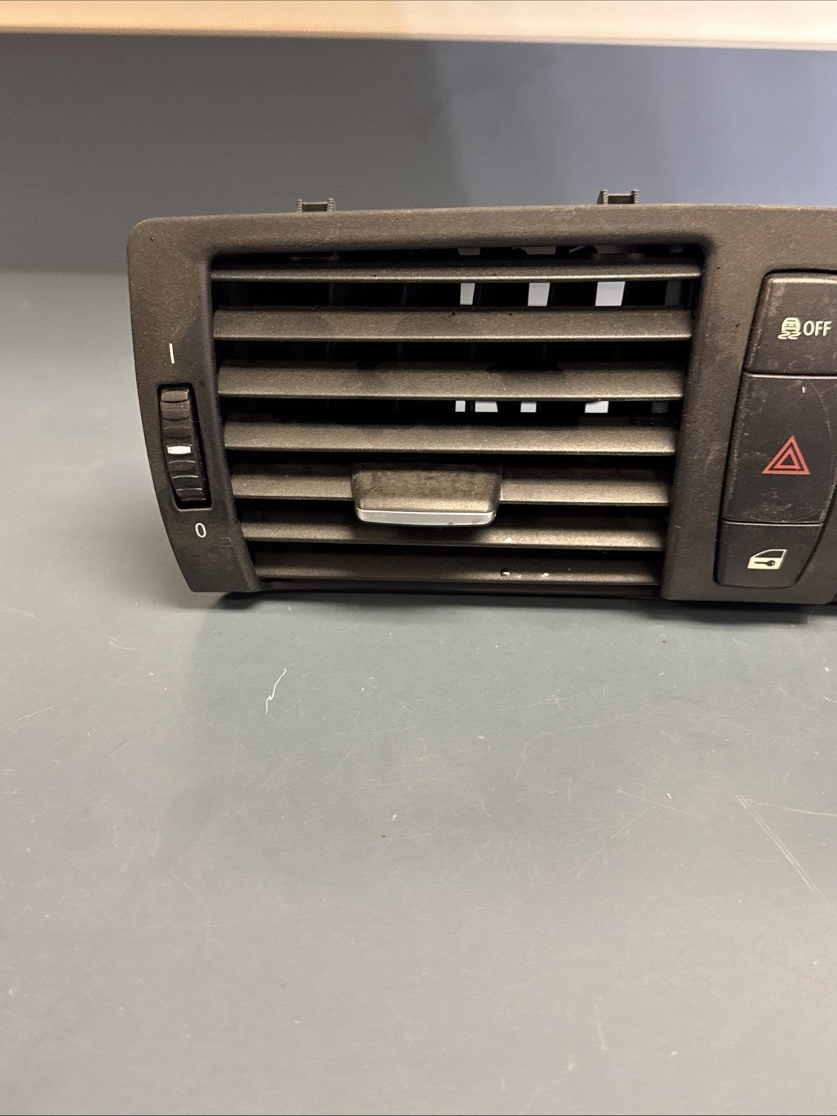 08-13 BMW E82 E88 128i 135i Central Dash Air Vent Hazard Light 7059189 OEM