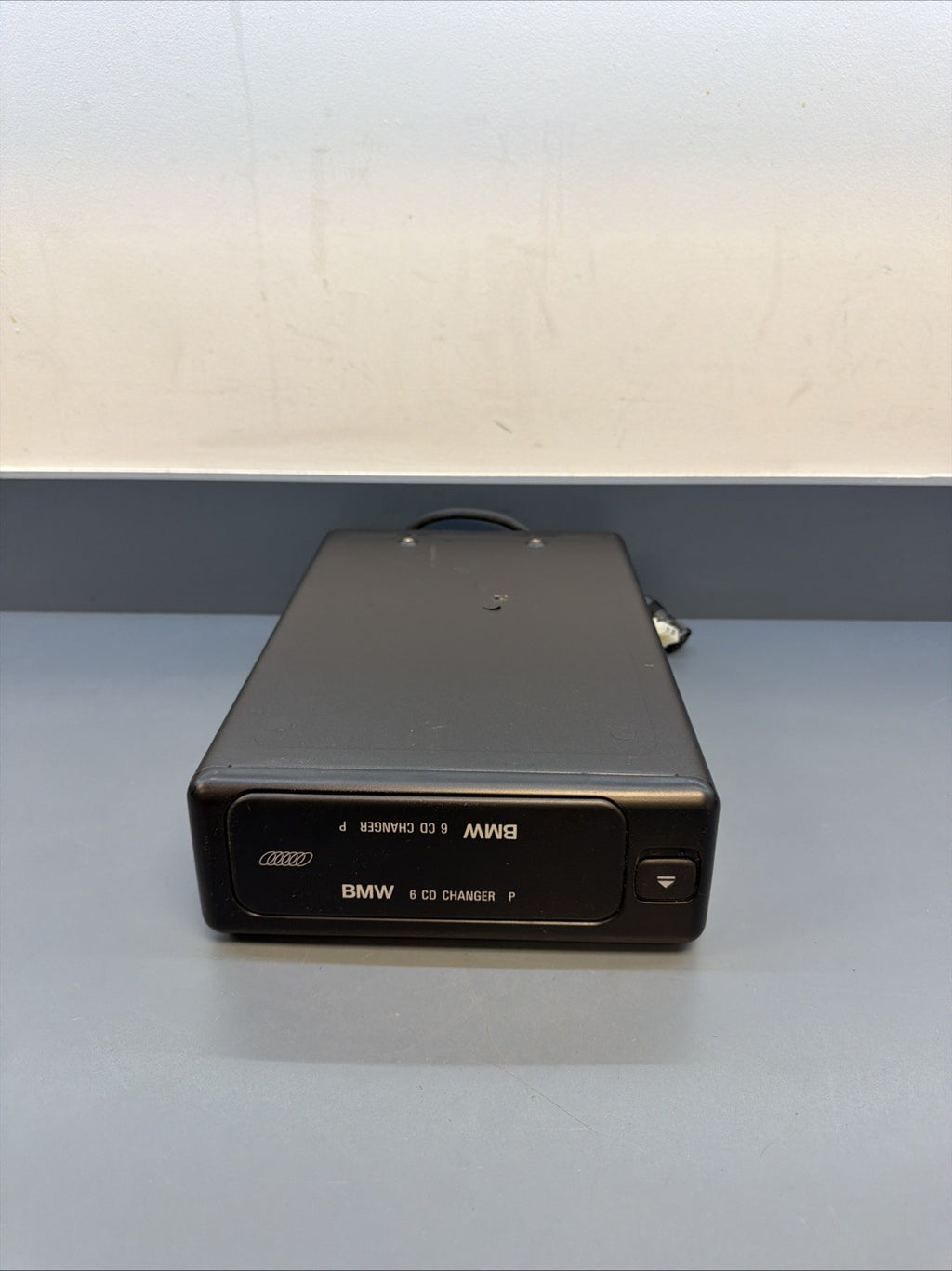 BMW 6 DISK CD Changer E38 740i OEM 65.12-8361058