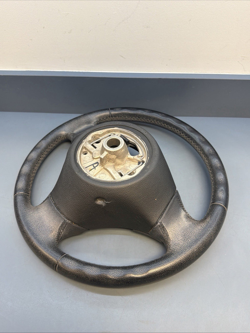 2006–2011 BMW 325i E90 STEERING WHEEL W/ CONTROL SWITCHES OEM 6959893-01 6764547