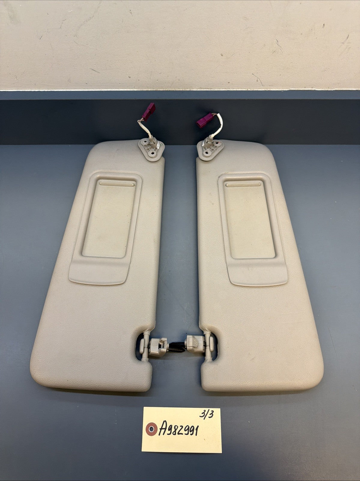 BMW E90 E91 E92 E93 Sun Visor Set OEM – Driver & Passenger Gray 6957369 6957370