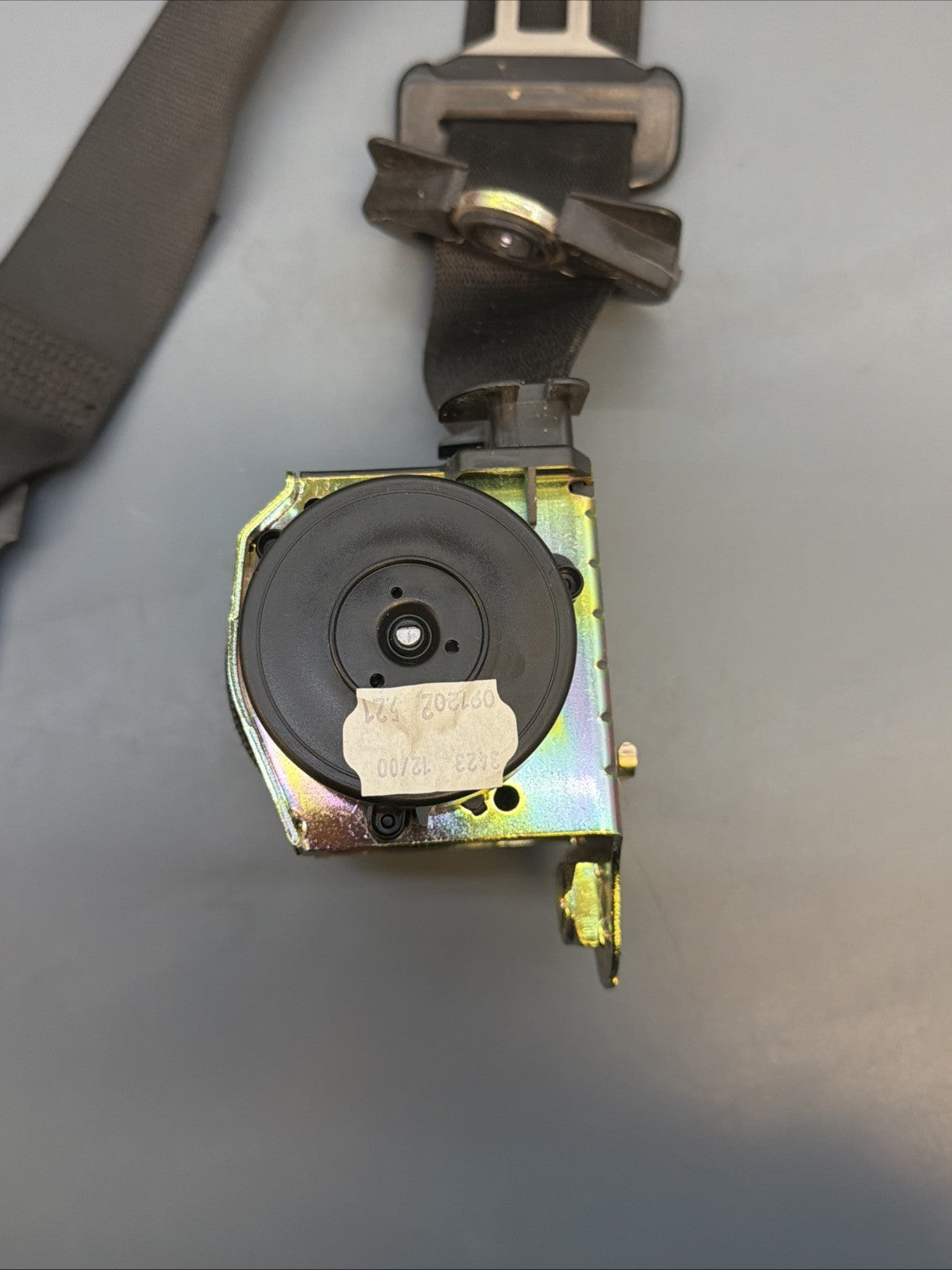 2001-2005 BMW 325I 325XI FRONT LEFT DRIVER SEAT BELT RETRACTOR 7009857 OEM