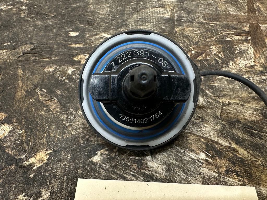 BMW E60 E90 F30 FUEL FILLER GAS CAP BLACK OEM 7222391