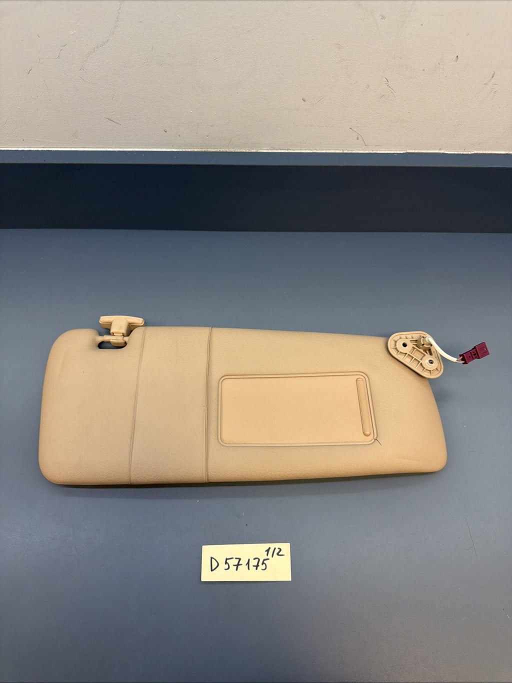 00–05 BMW E46 325i Right Light Sun Visor Mirror Leather OEM 6905983 BEIGE