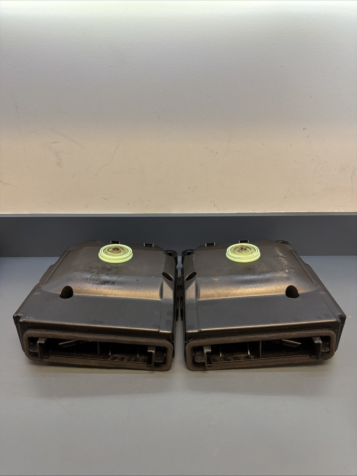 08-13 BMW E82 E88 135I FRONT LEFT & RIGHT HI-FI SUBWOOFER SET 9143143 9143144