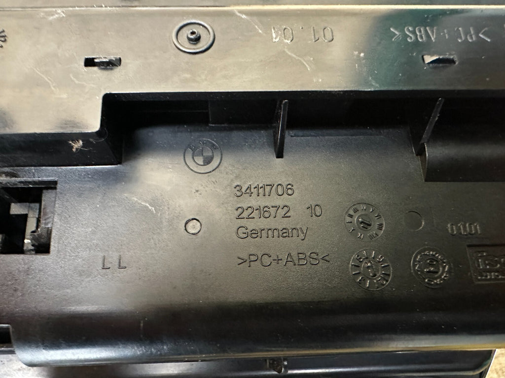 BMW 03-10 E83 X3 CENTER CONSOLE TRIM SILVER W/ ASHTRAY DOOR WONT CLOSE 3411706