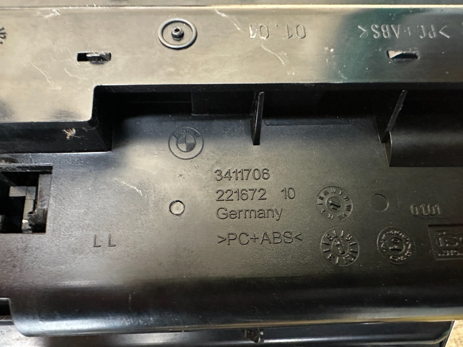 BMW 03-10 E83 X3 CENTER CONSOLE TRIM SILVER W/ ASHTRAY DOOR WONT CLOSE 3411706