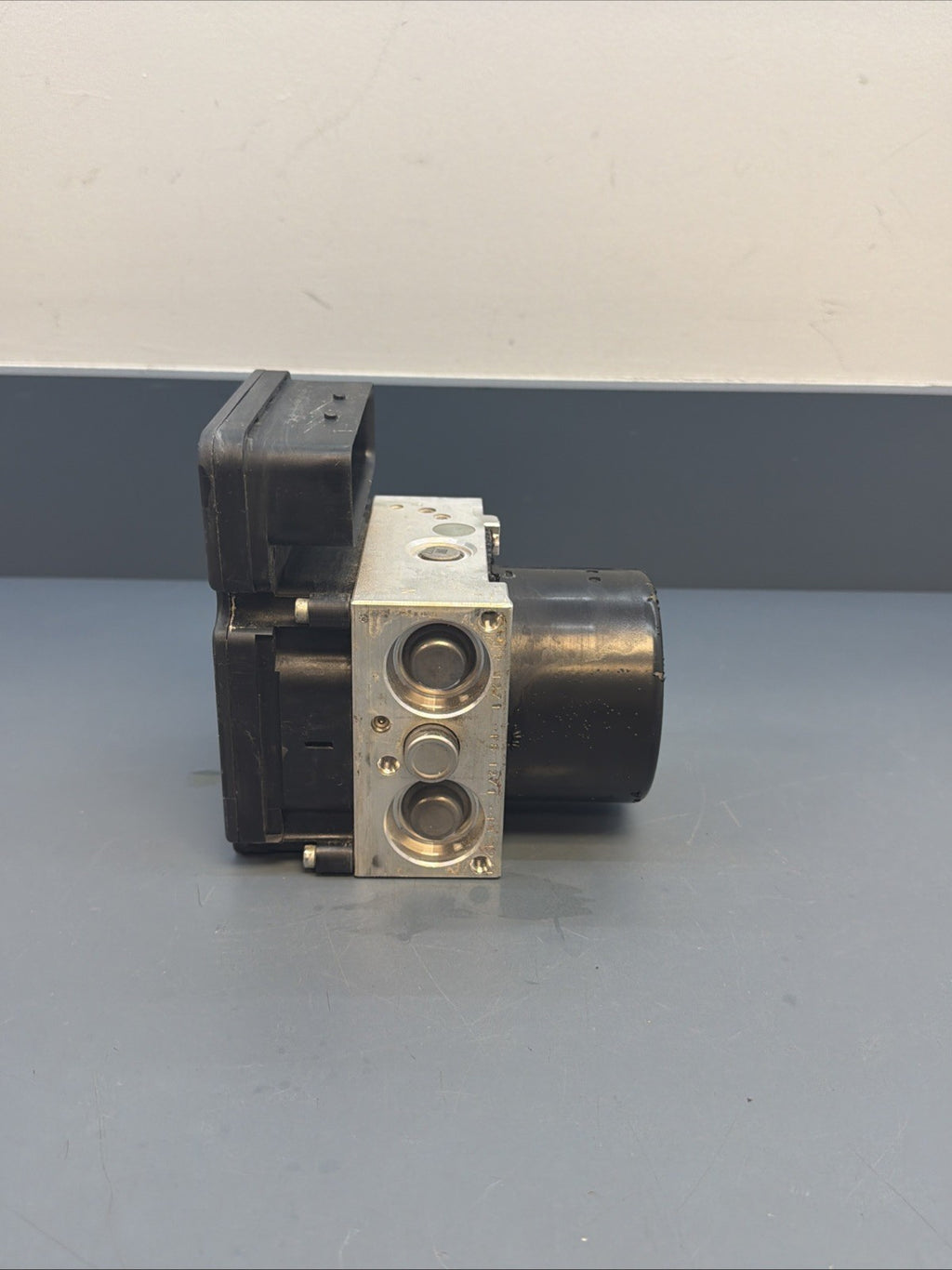 2012-2016 BMW 328i 320i ABS Brake Pump Control Module 6857324 OEM