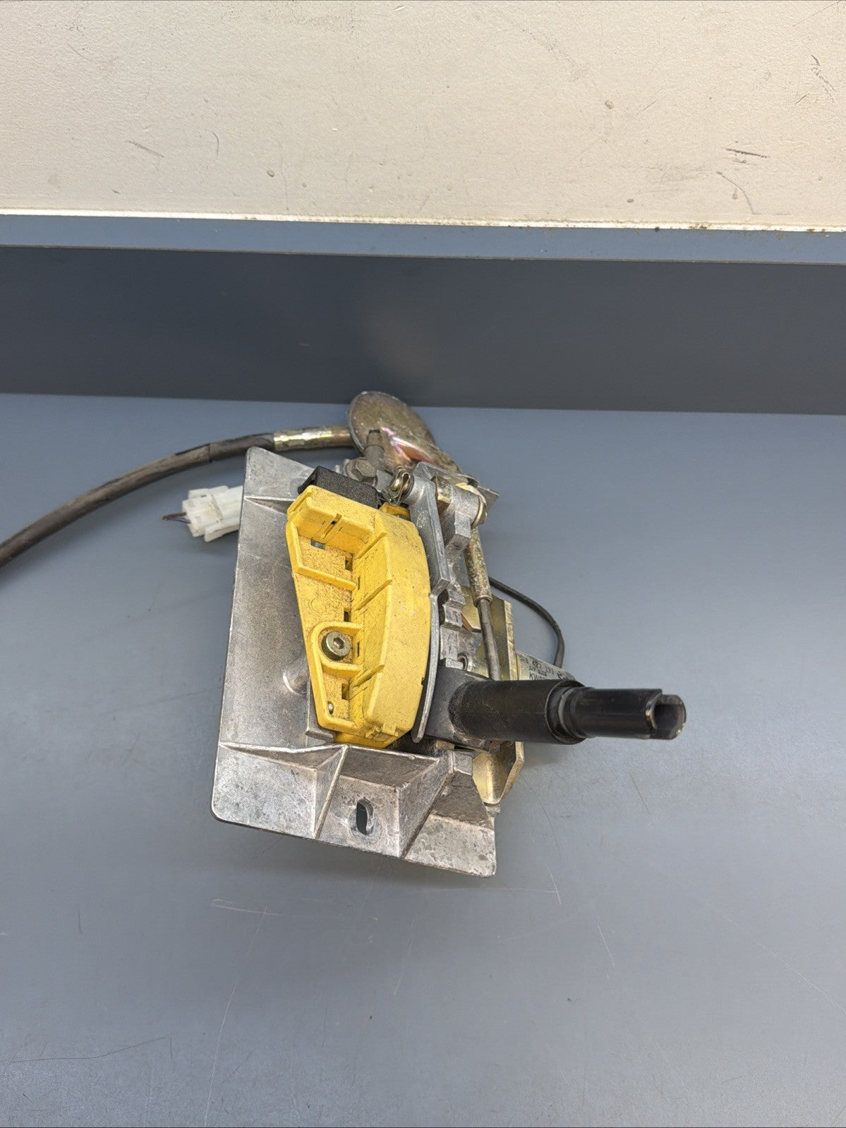 BMW Z3 Roadster Gear Selector Shifter Automatic 99-02 OEM 1422191