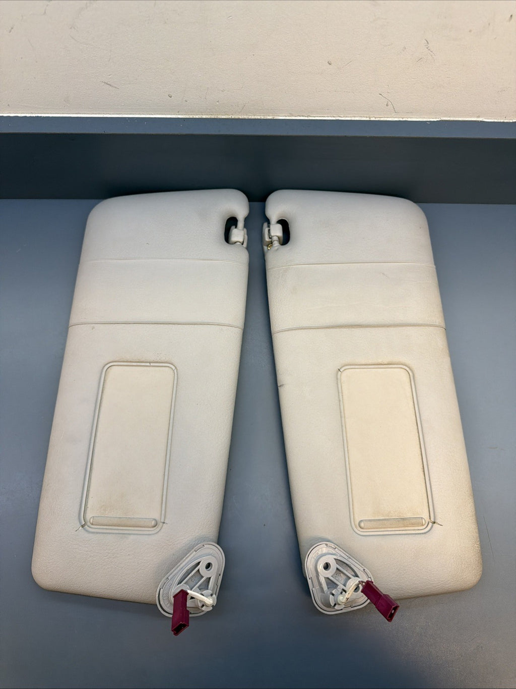 97-03 BMW E39 5 SERIES Sun Visor Set OEM Driver & Passenger 6905983 GREY