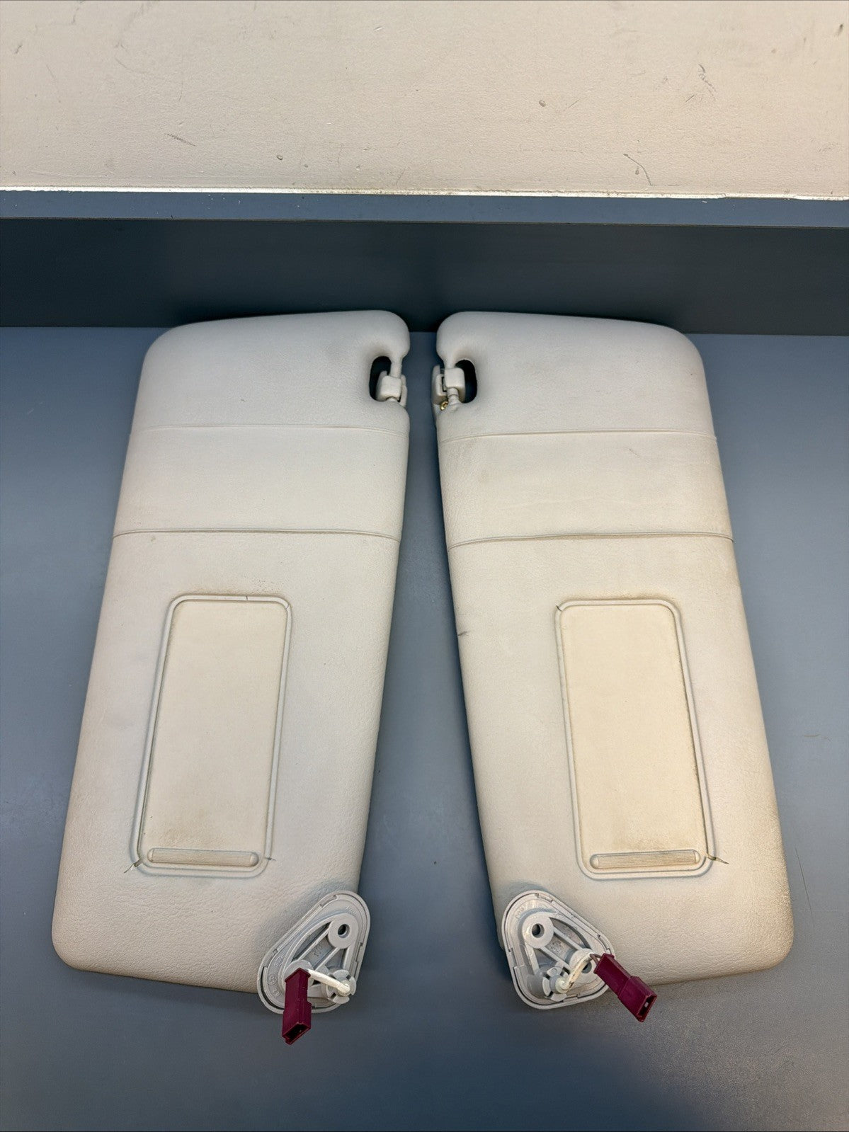 97-03 BMW E39 5 SERIES Sun Visor Set OEM Driver & Passenger 6905983 GREY