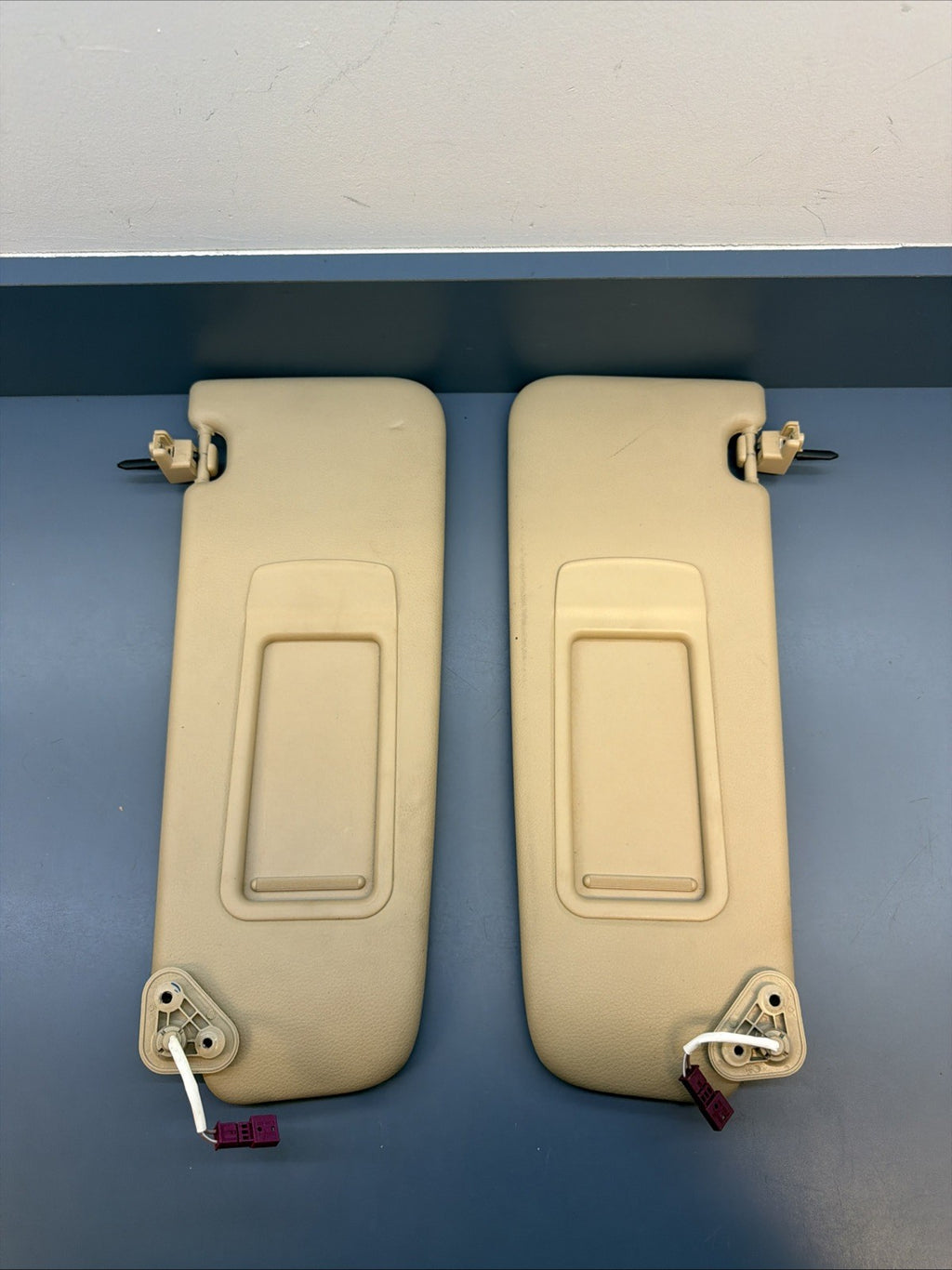 BMW E90 328I 335I SEDAN FRONT LEFT & RIGHT SUN VISOR PAIR BEIGE 6905983