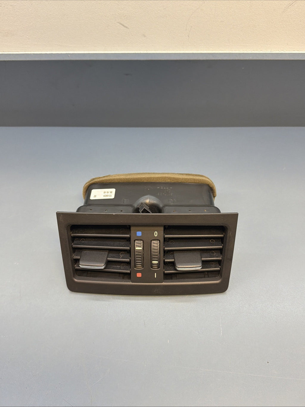 07-12 BMW E90 328i 335i Rear Center Console Air Vent Grille 7129556 OEM