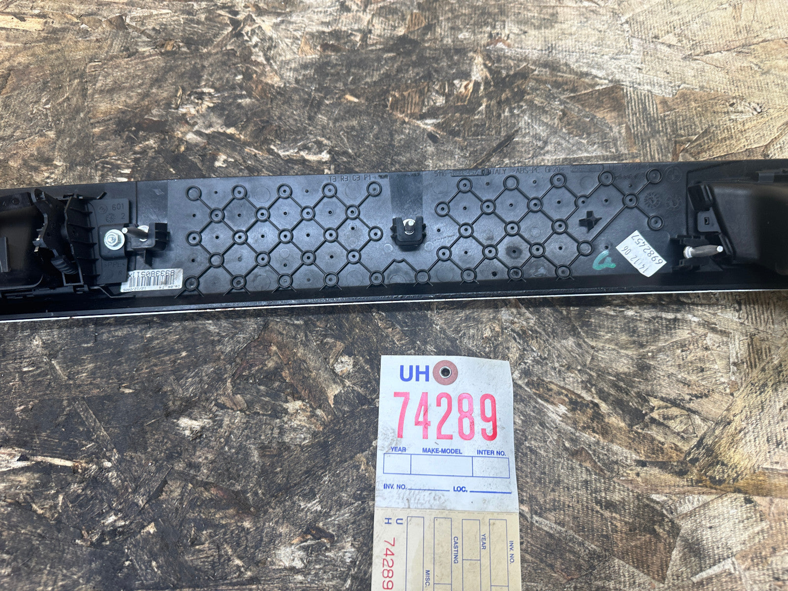 BMW 2004-2011 E90 3 SERIES CENTER RIGHT DASH VENT TRIM ALUMINUM OEM 6982457