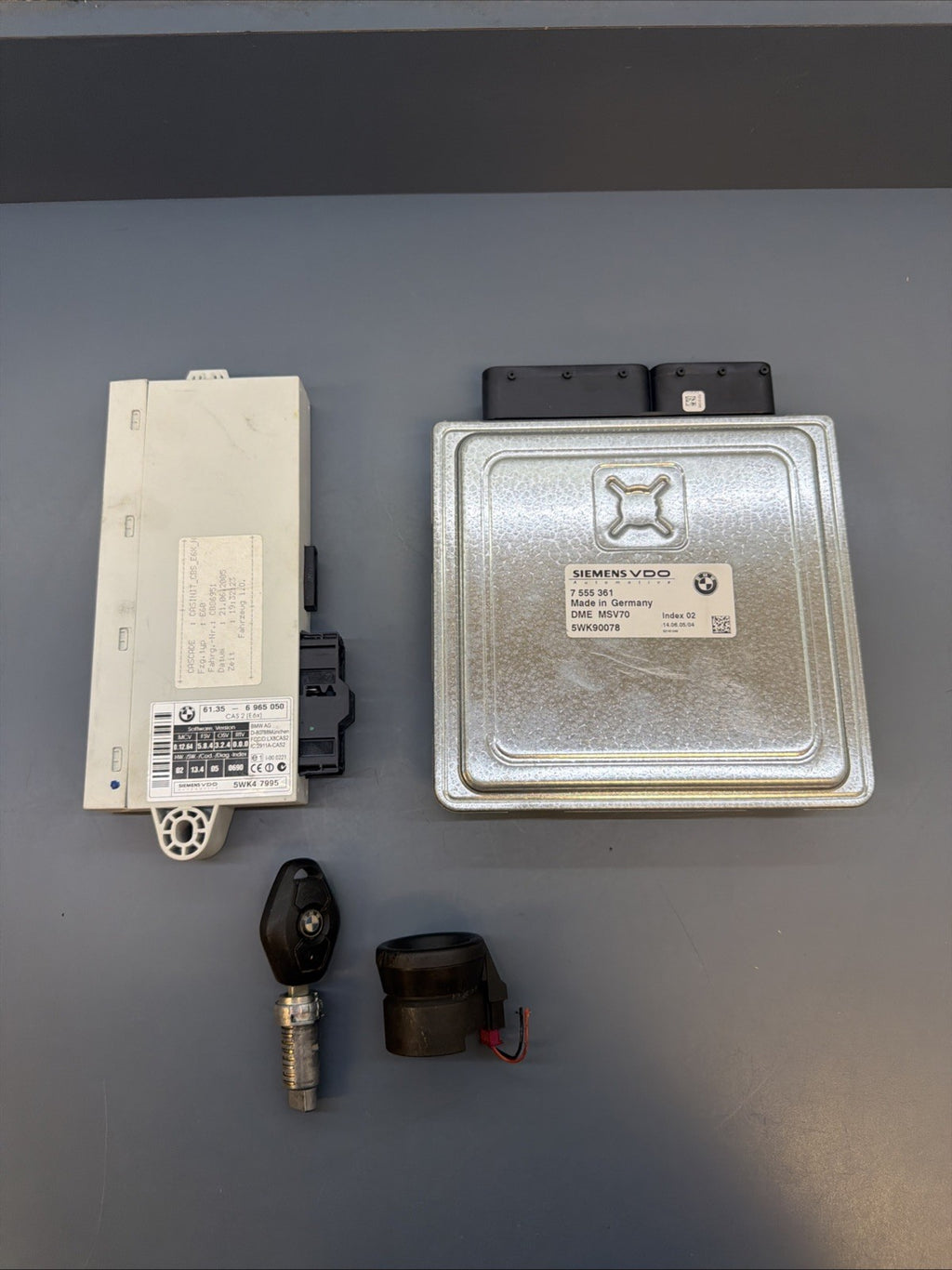 04-06 BMW E60 Engine computer ignition switch key ECM ECU DME CAS 7555361 MSV70