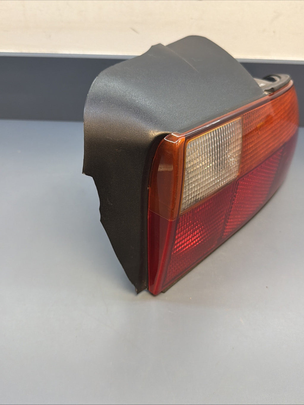 96-99 BMW Z3 E36/7 REAR RIGHT PASSENGER SIDE TAIL LIGHT LAMP OEM 8389862