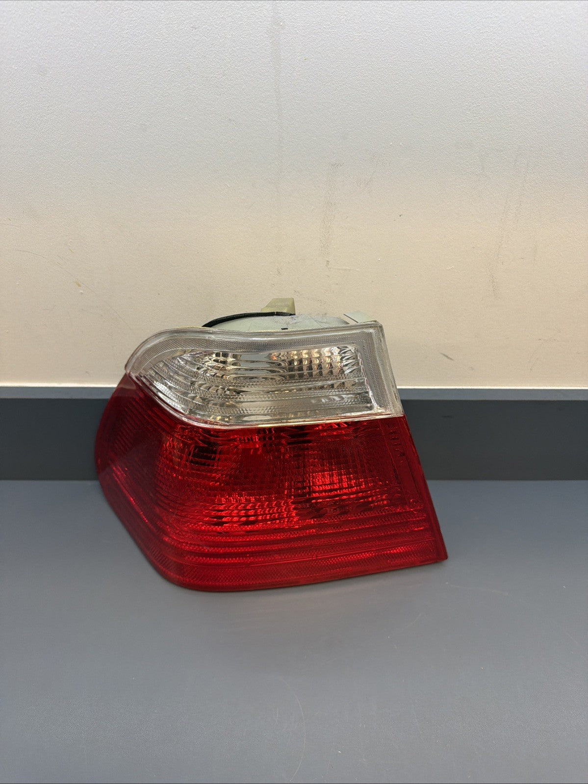99-01 BMW 3 E46 Tail Light DRIVER SIDE Red & Clear 4D AFTERMARKET BM024-U2002