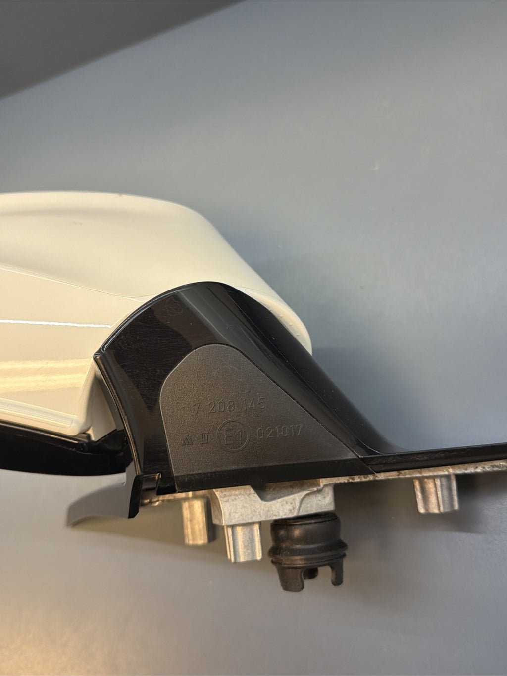 10-13 OEM BMW E88 E82 Right Passenger Side Heated Mirror Assembly White 7282048