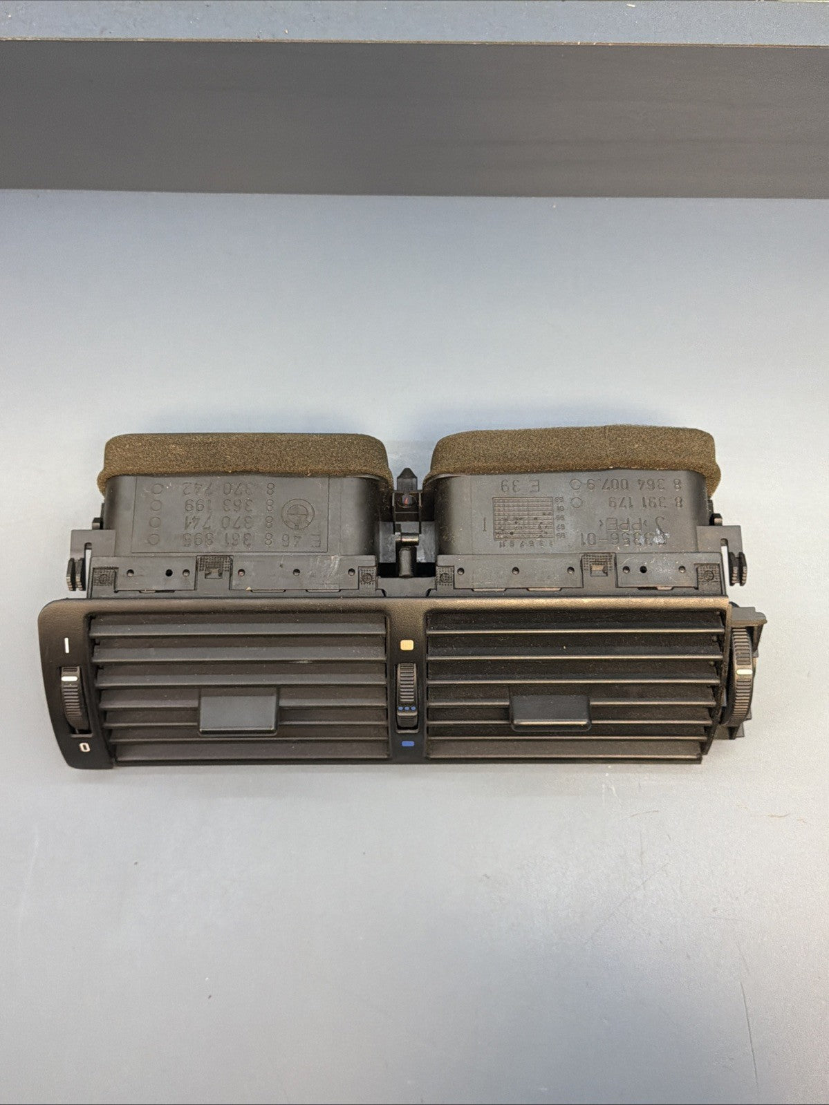 BMW 1997-2006 E39 5 SERIES BLACK CENTER INTERIOR VENT ASSEMBLY OEM 8361895
