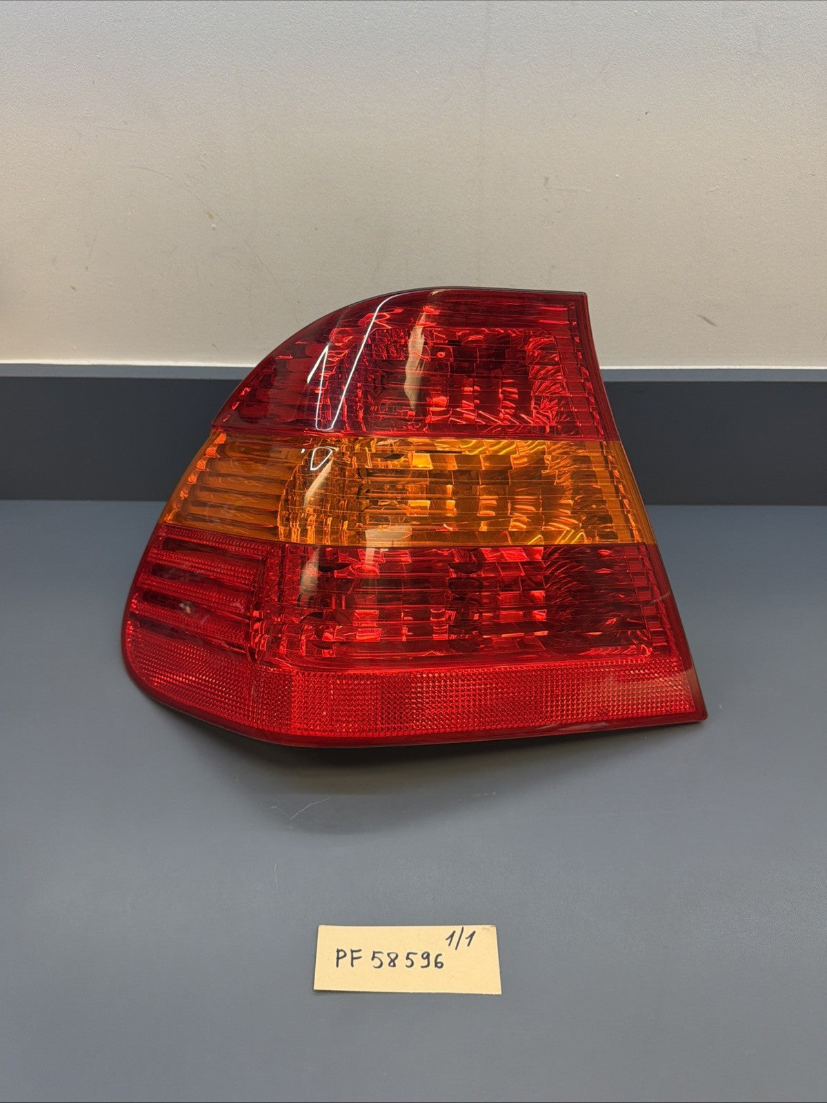 OEM 2002 2003 2004 2005 BMW E46 330i 325i LEFT DRIVER BRAKE TAIL LIGHT 6907933