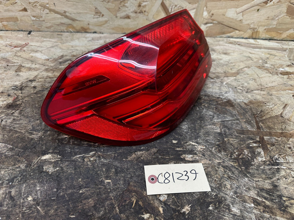 BMW 14-17 F82 4 SERIES REAR LEFT DRIVER SIDE OUTER TAILLIGHT BROKEN OEM 7296099
