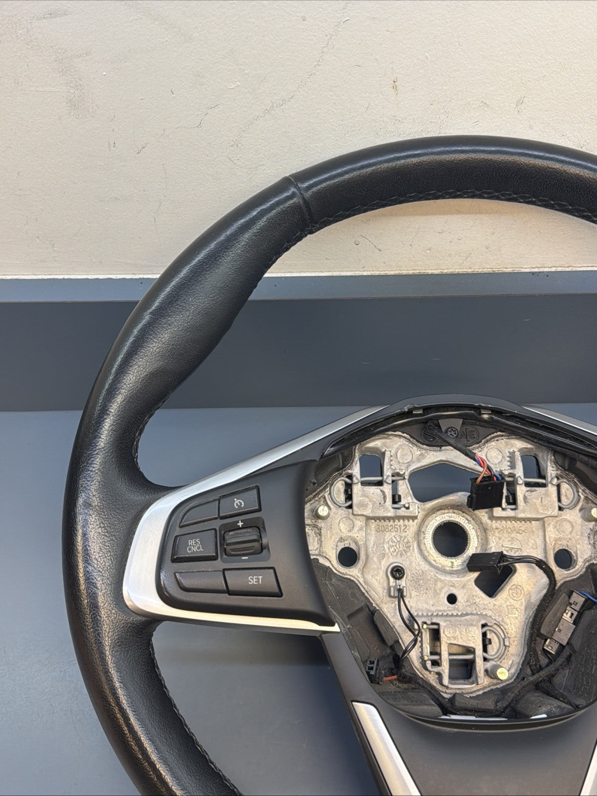 16-2022 BMW X1 F48 X2 F39 SPORT STEERING WHEEL W/ SWITCHES BLACK LEATHER 3082512