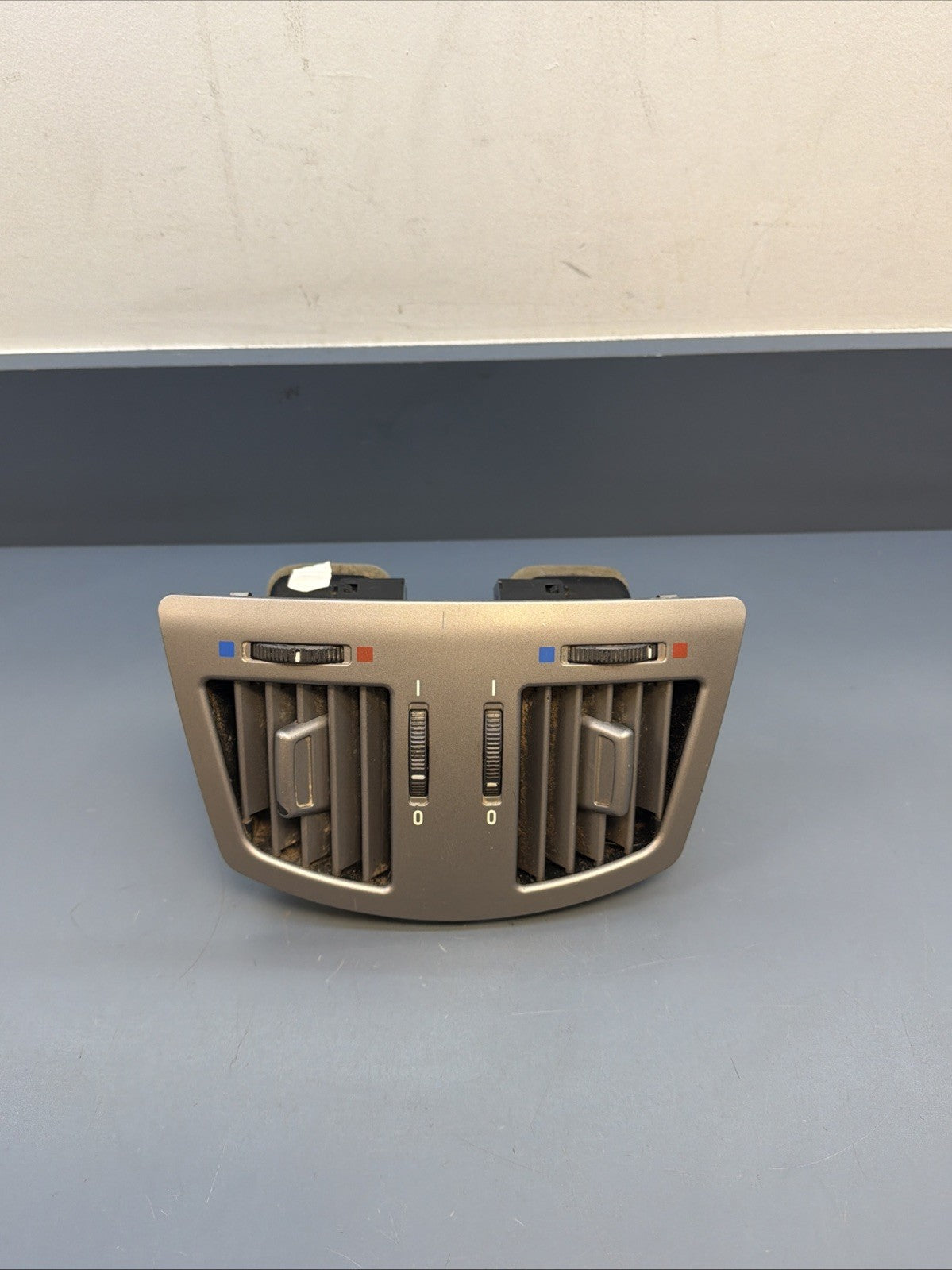 OEM REAR CENTER AC HEATER AIR VENT UNIT FOR 2006 2007 2008 BMW 750i 7002395