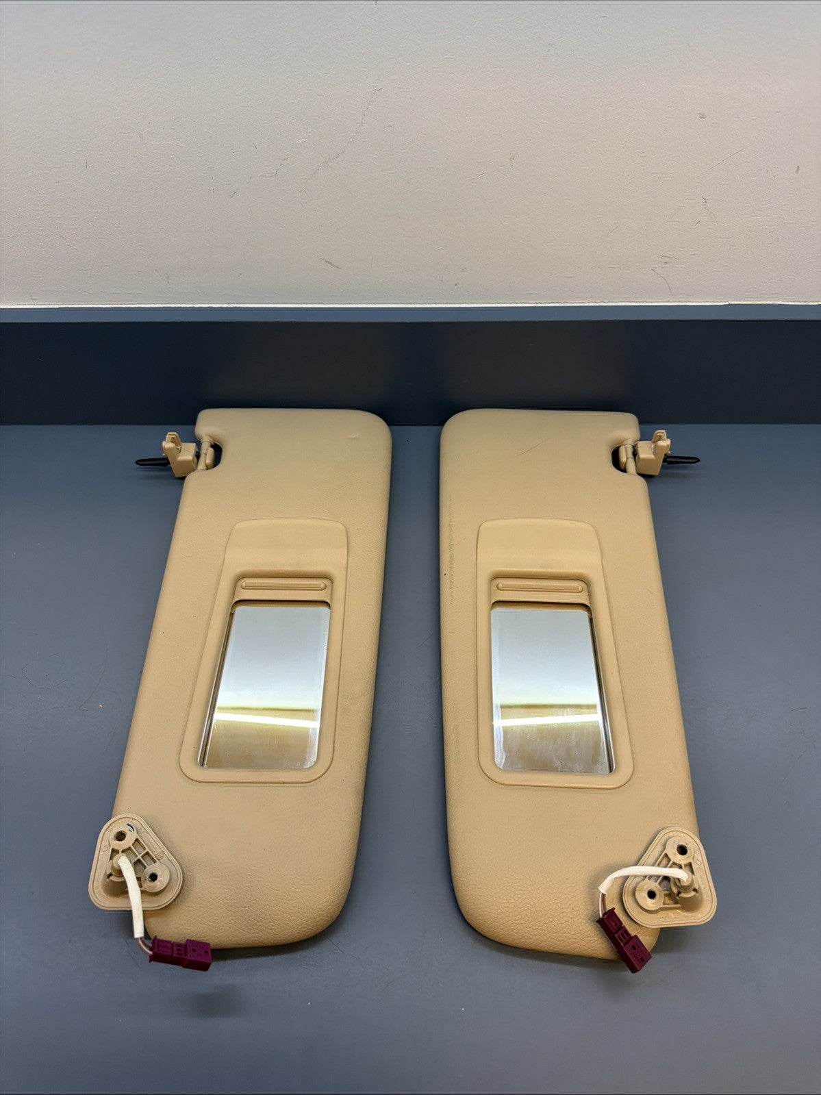 BMW E90 328I 335I SEDAN FRONT LEFT & RIGHT SUN VISOR PAIR BEIGE 6905983