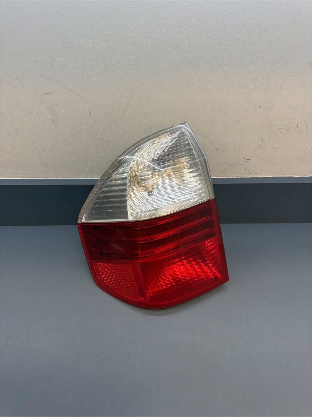 2007-2010 BMW X3 LEFT DRIVER SIDE OUTER TAILLIGHT LAMP ASSEMBLY OEM 7162211