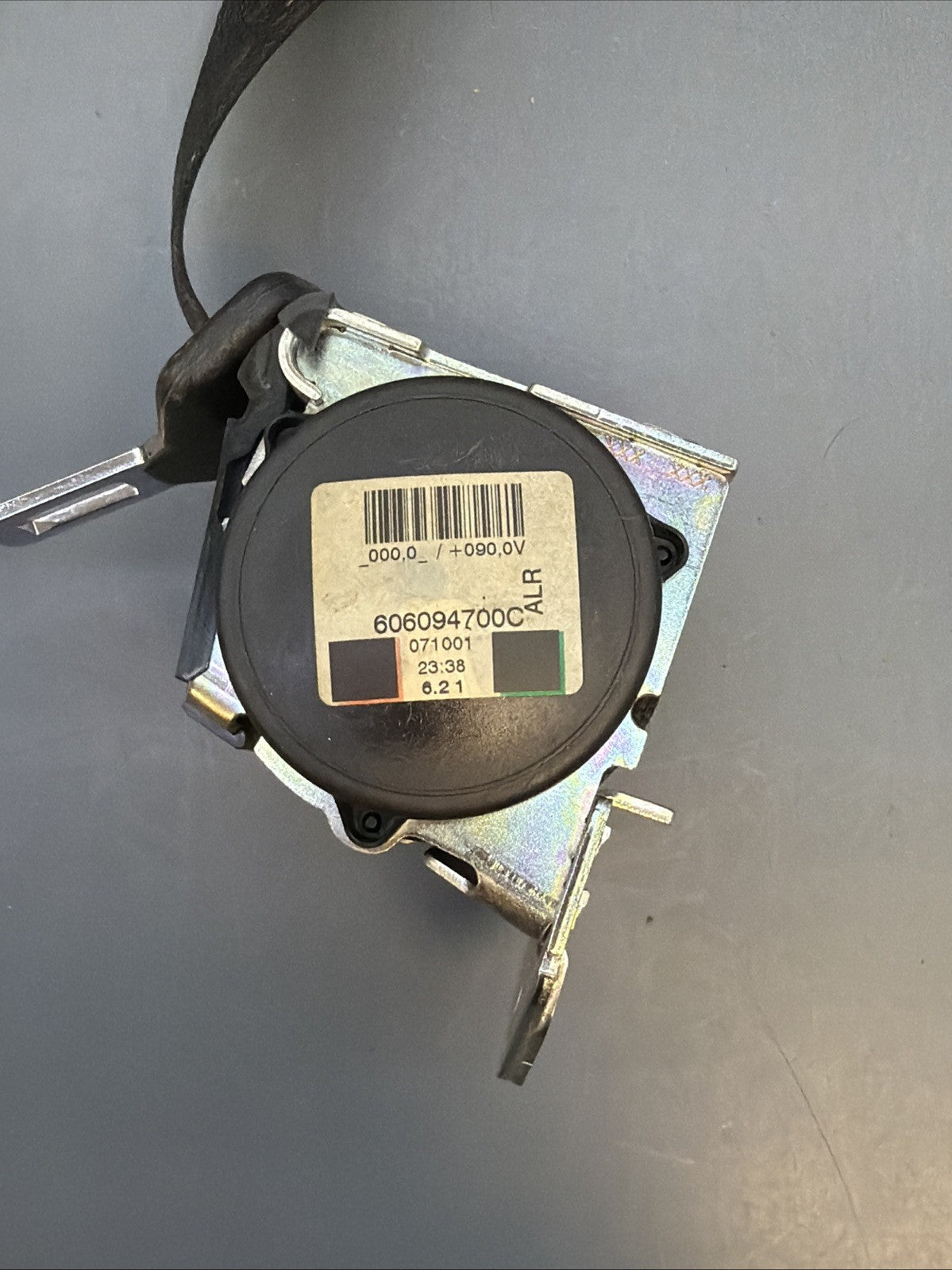 06-12 BMW 325i 328i 330i 335i Rear Center Seat Belt Assembly OEM 606094700C