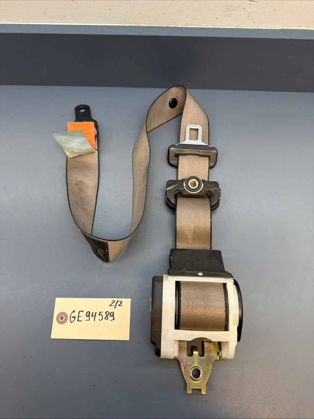 89-95 Bmw E34 5 Series Front Right Side Upper Seat Belt Retractor Beige 8208880
