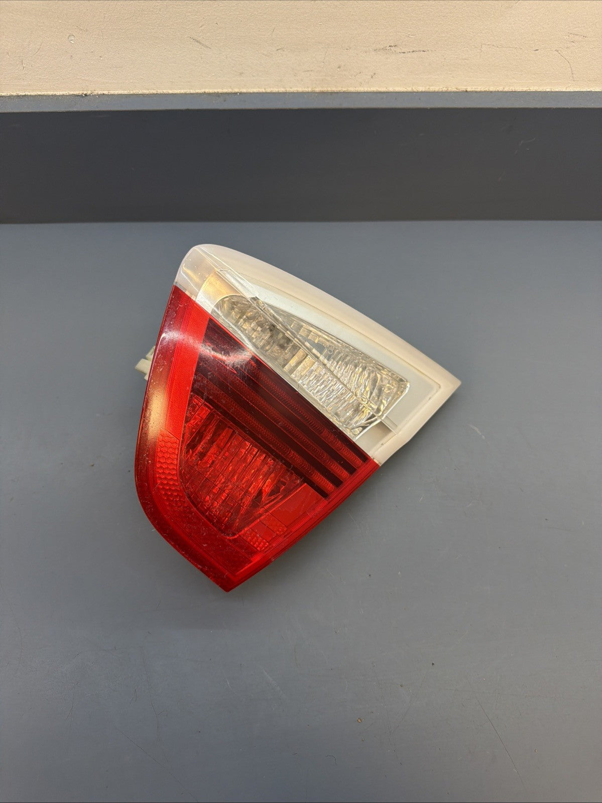06-08 BMW E90 325i Rear Right Side Inner Tail Light Saloon 6937460 OEM PRE LCI