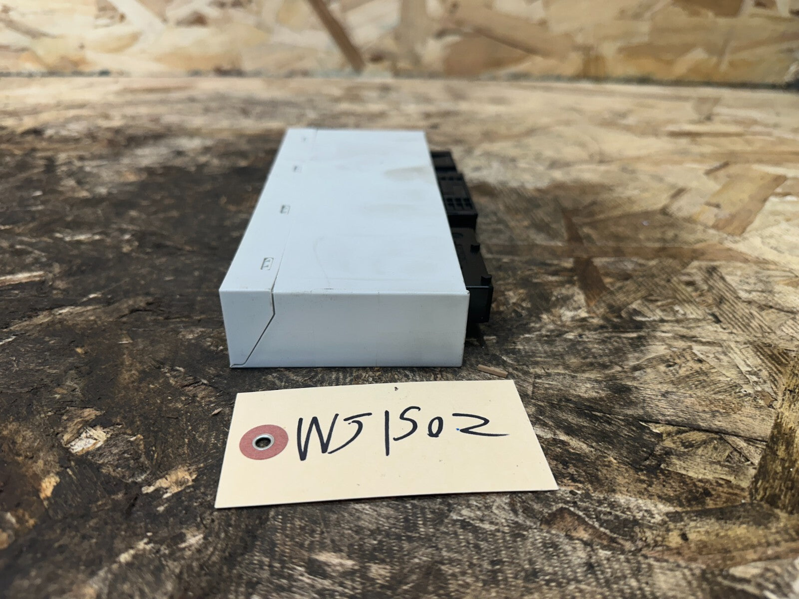 BMW 2003-2010 F83 X3 BASIC/BODY CONTROL MODULE OEM 9161931