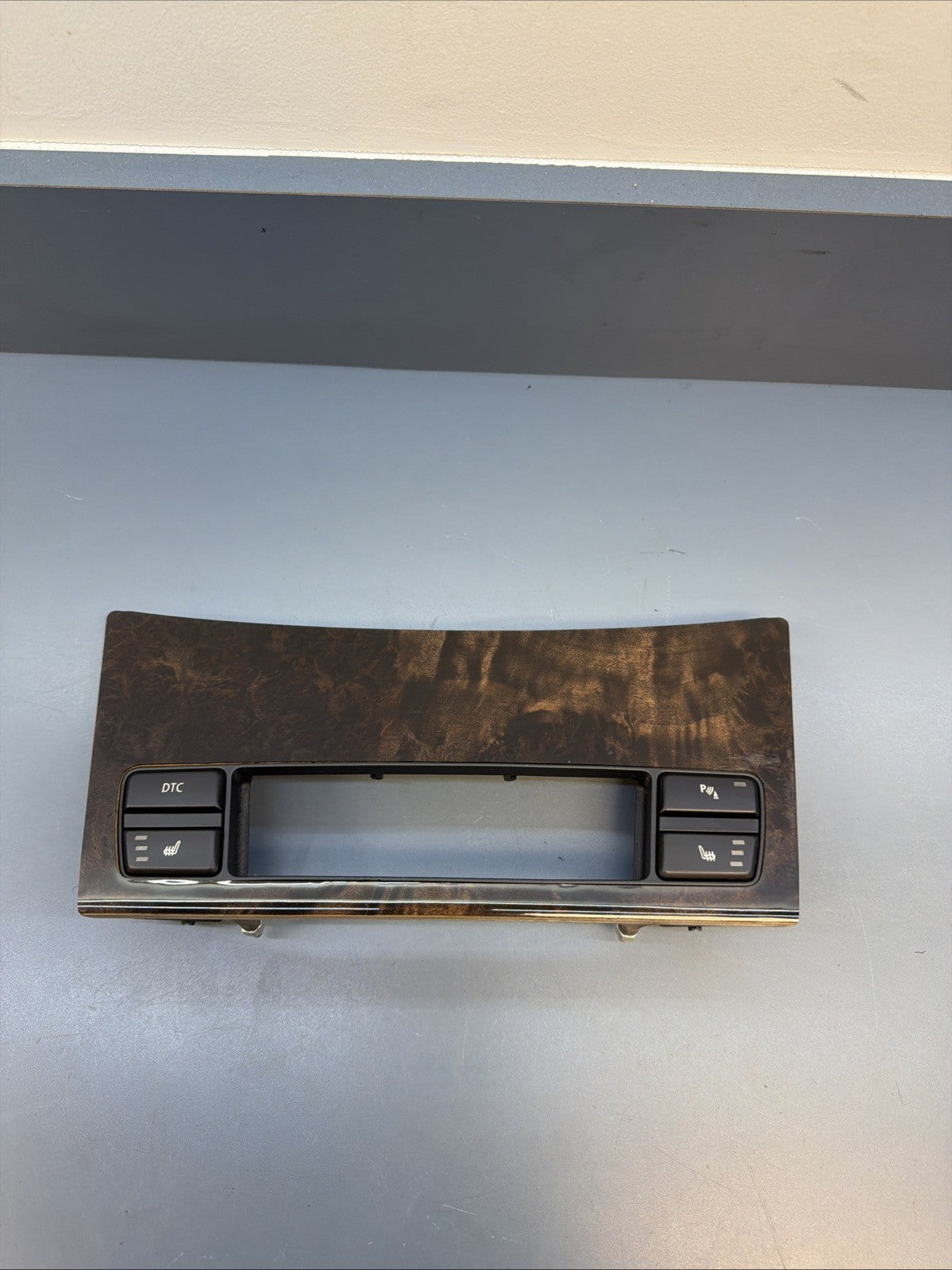 2006-2010 BMW 535I 550I E60 FRONT DASH HEATED SEAT TRACTION PANEL OEM 6978690
