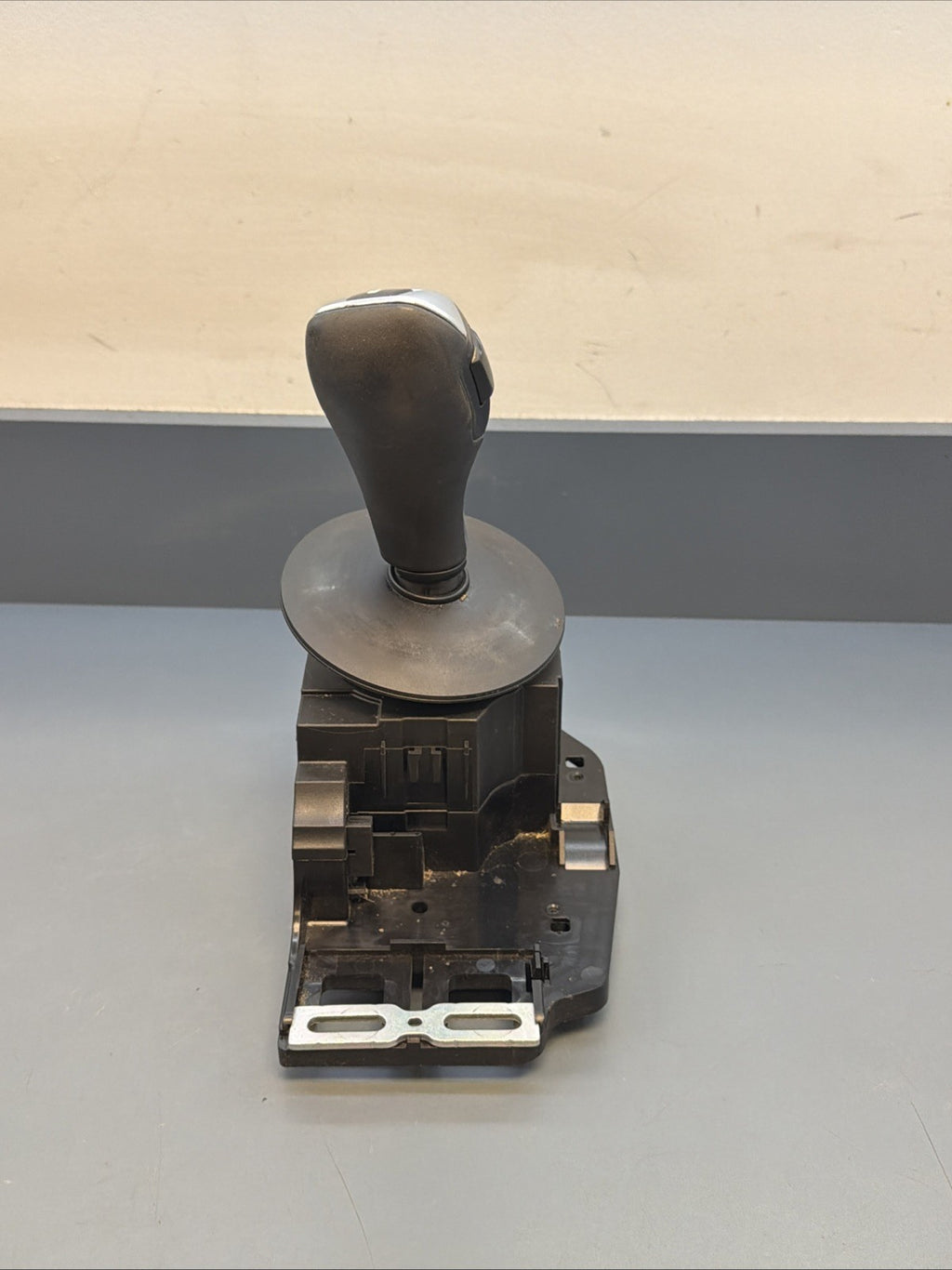 2008-2010 BMW 528i 535i 550i Automatic Shifter Floor Shift Selector OEM 9174981