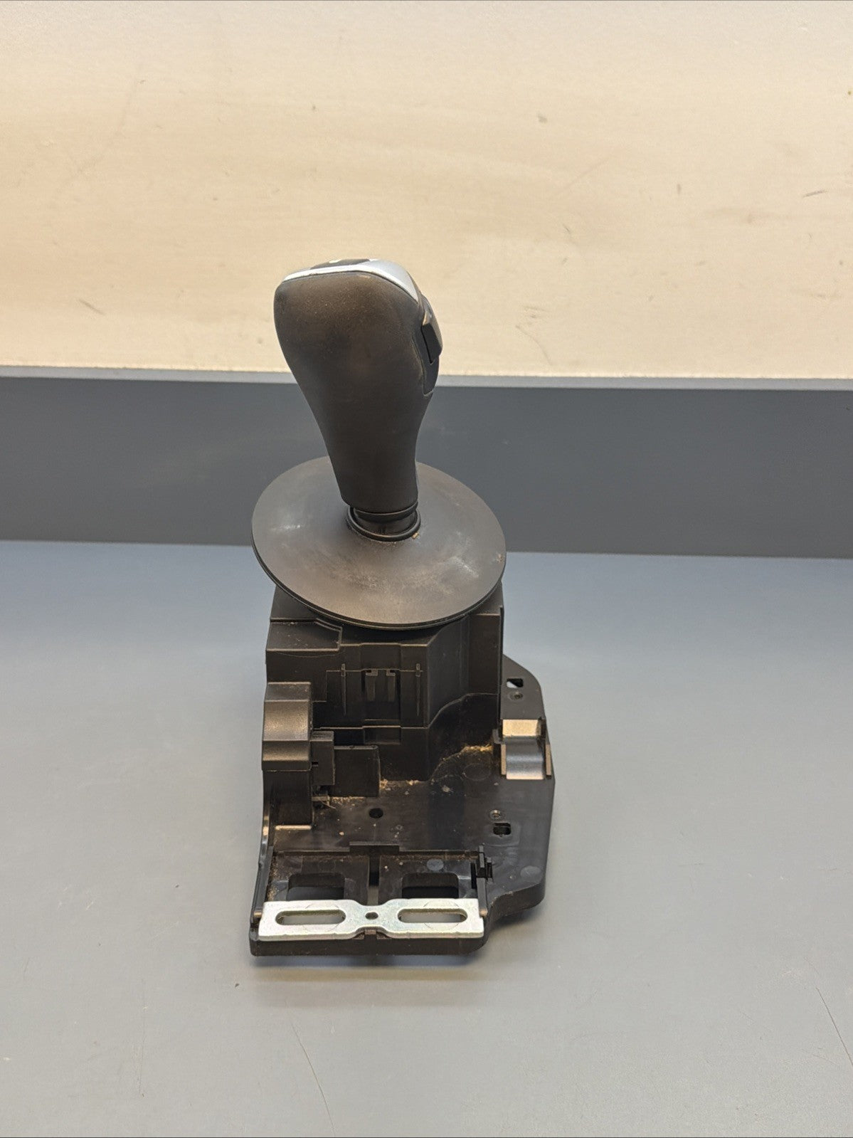 2008-2010 BMW 528i 535i 550i Automatic Shifter Floor Shift Selector OEM 9174981