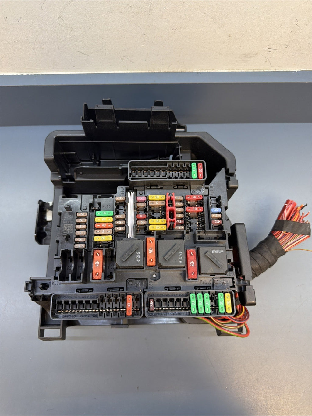 BMW F39 F44 F48 2 Series X1 X2 Power Distribution Junction Fuse Box 9270356