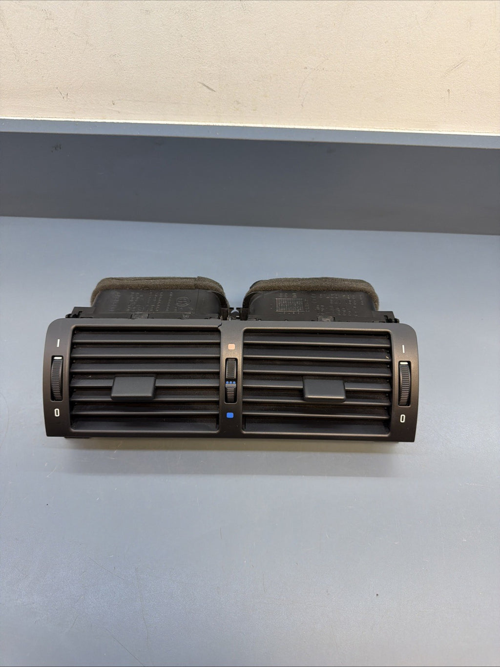 BMW 1997-2006 E46 3 SERIES BLACK CENTER INTERIOR VENT ASSEMBLY OEM 8361895