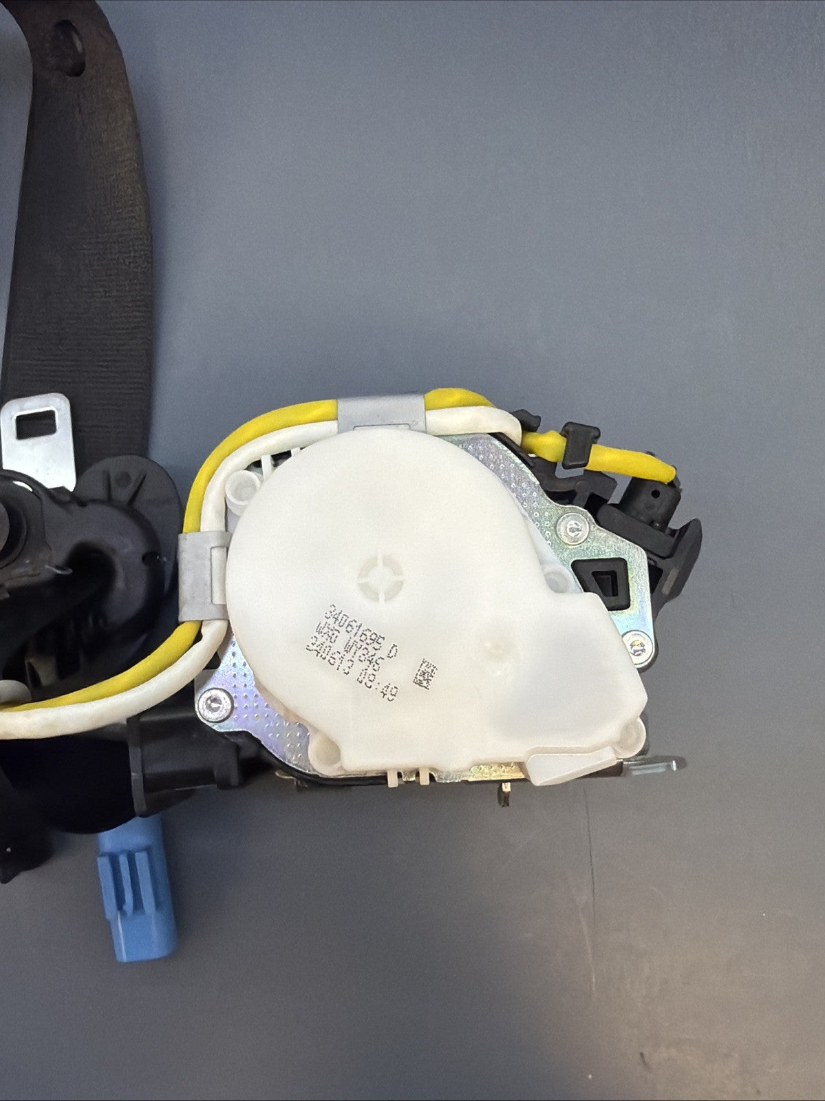 BMW 2012-2015 E84 X1 FRONT RIGHT PASSANGER SEAT BELT RETRACTOR OEM 34061695