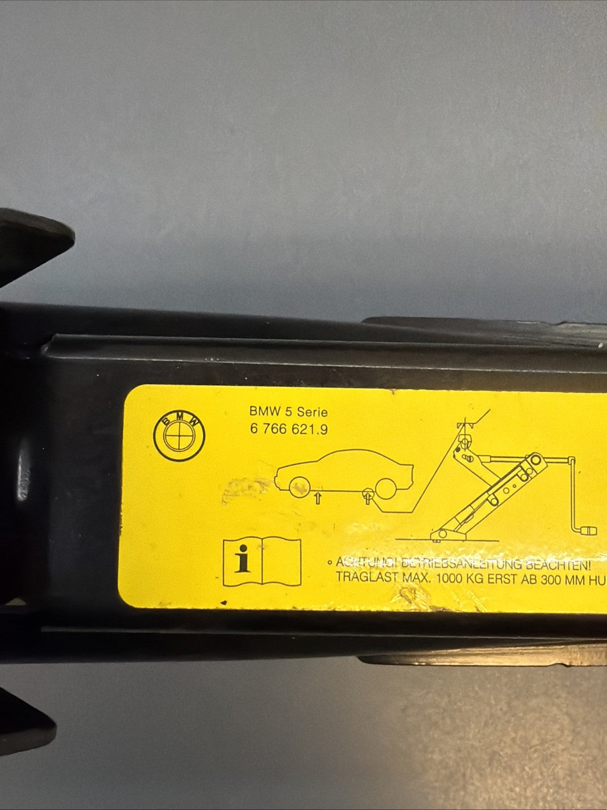 04-10 BMW E60 BMW 550I 525i 530 I 650i SPARE TIRE JACK CAR LIFT OEM 6766621
