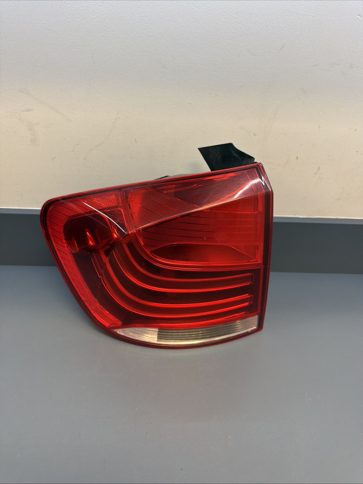 OEM 2012-2015 BMW X1 LH REAR LEFT DRIVERS TAIL LIGHT ASSEMBLY 2990111