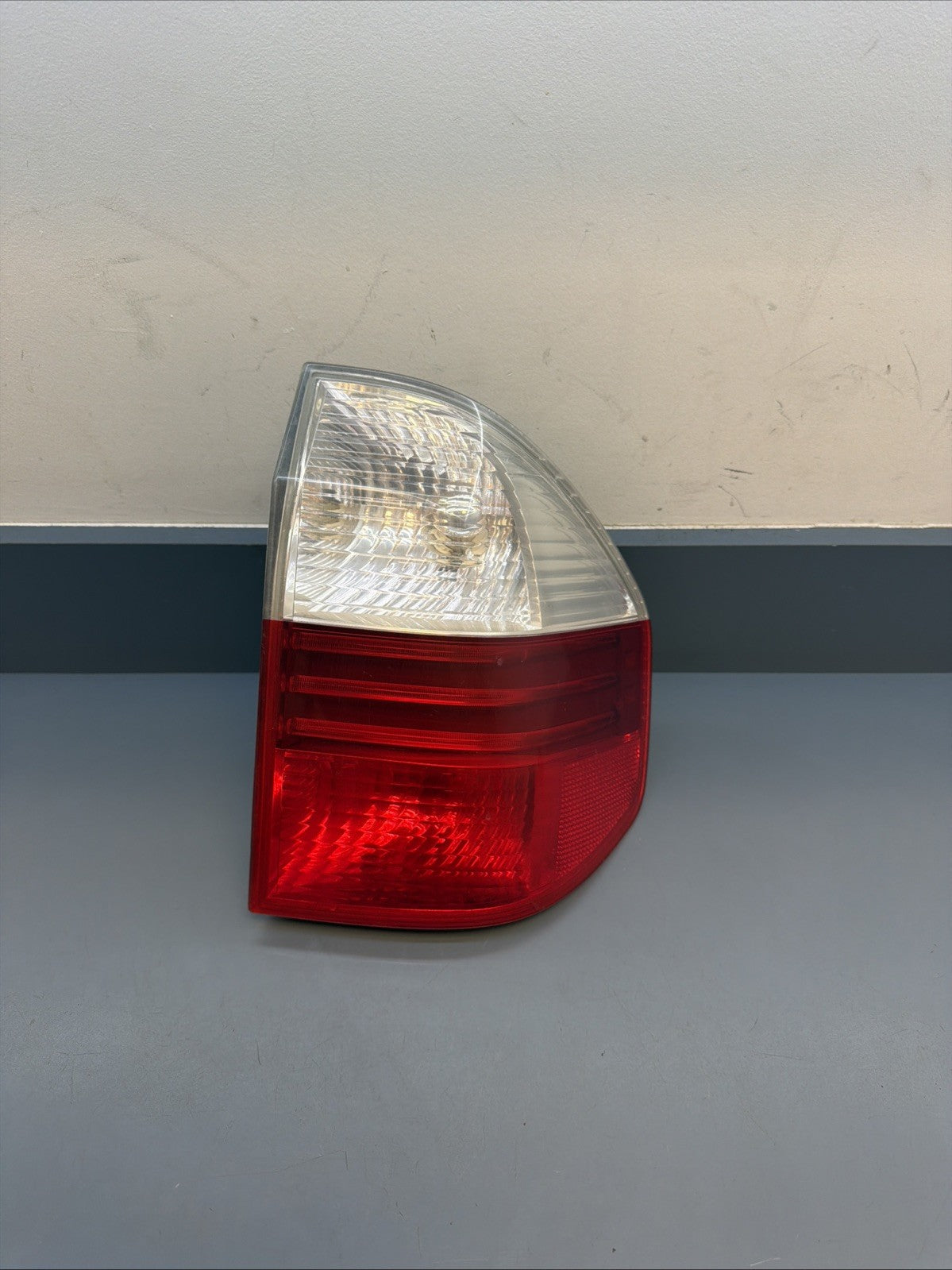 2007-2010 BMW E83 X3 Right Passenger Side Rear Outer Halogen Light OEM 7162212