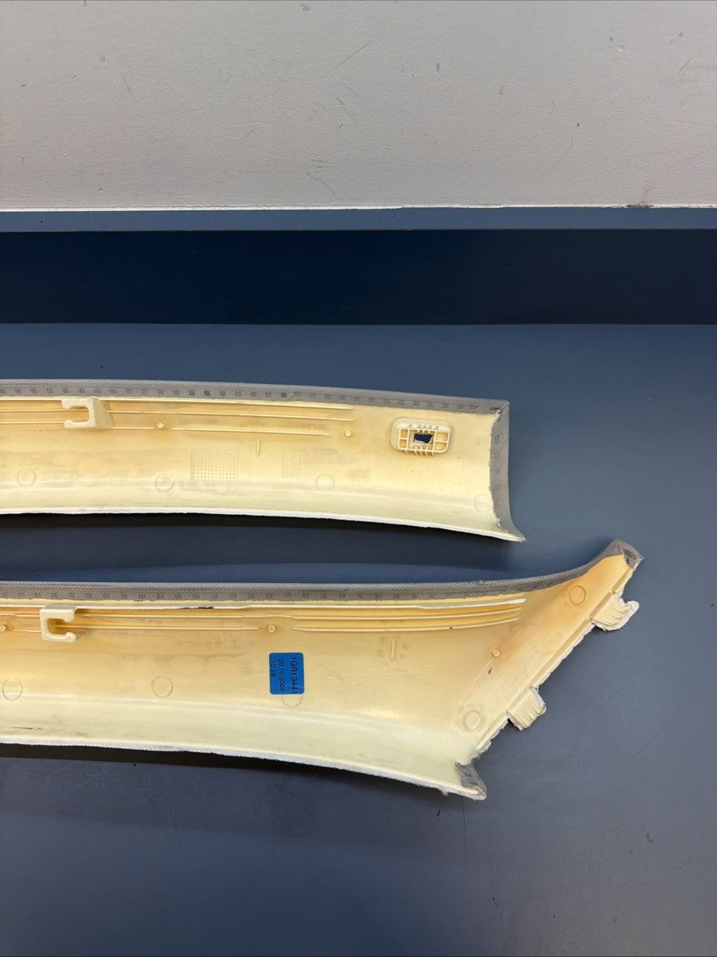 BMW E90 3 Series 4dr Front Left & Right A Pillar Cloth Trim 7058332 7058331 GRAY