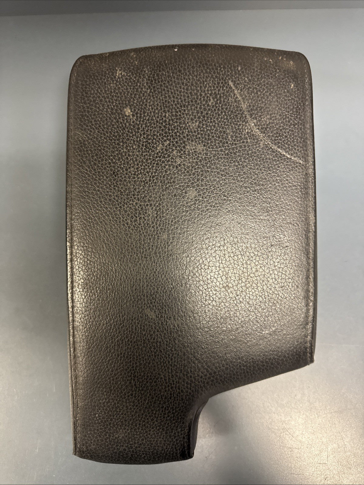 BMW 06-13 E90 E91 E92 E93 CENTER CONSOLE  BLACK LEATHER ARMREST OEM 7147208