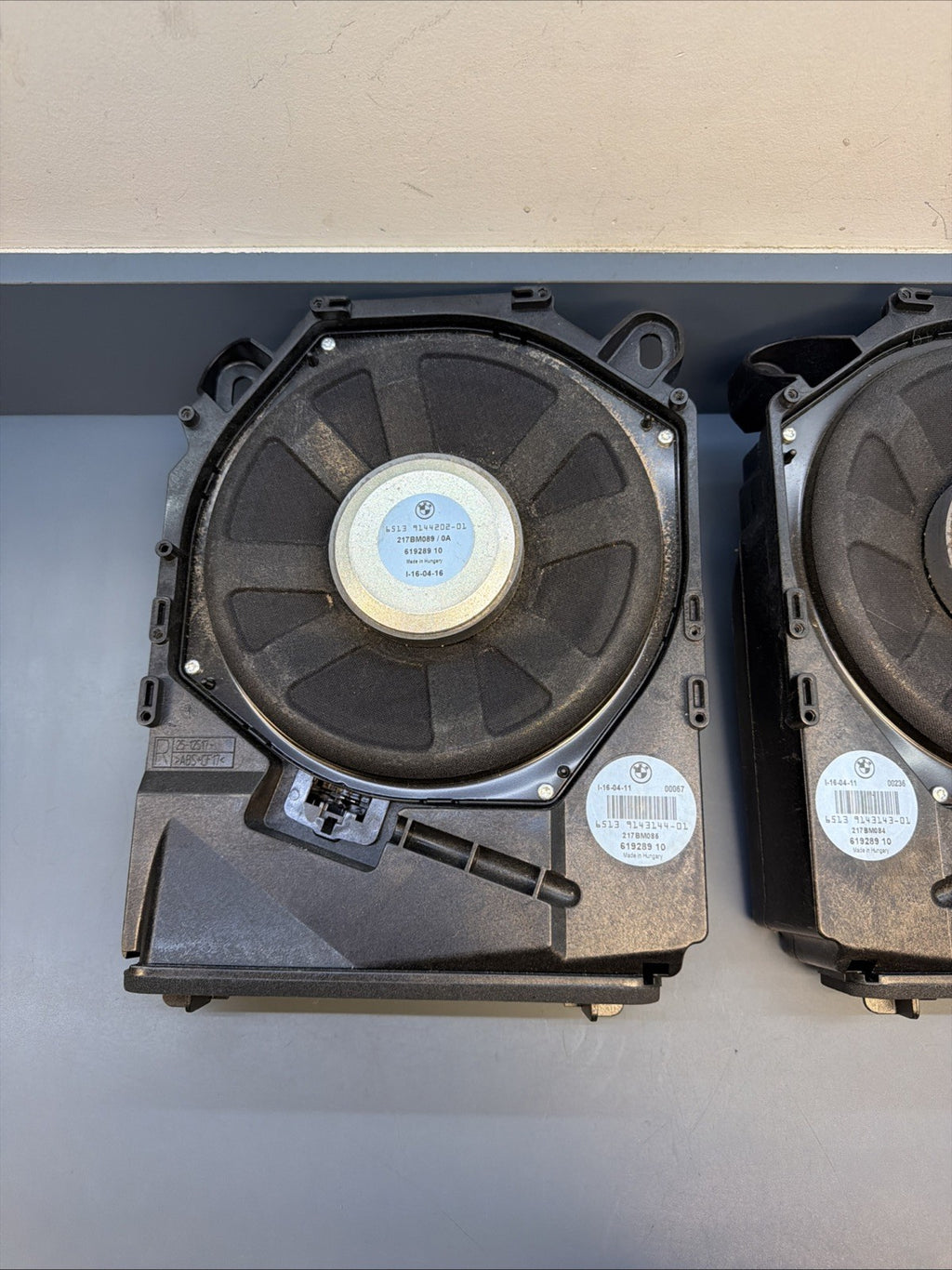 08-13 BMW E92 E90 3 SER FRONT LEFT & RIGHT HI-FI SUBWOOFER SET 9143143 9143144