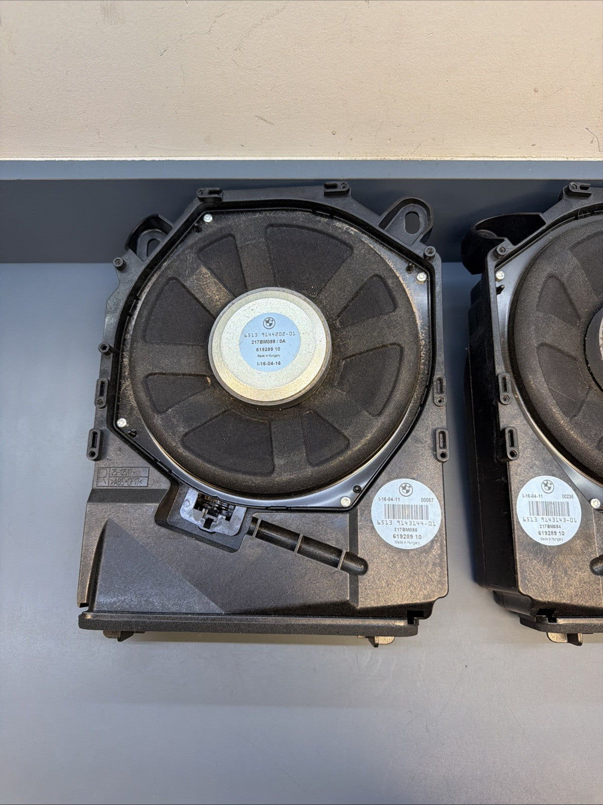 08-13 BMW E92 E90 3 SER FRONT LEFT & RIGHT HI-FI SUBWOOFER SET 9143143 9143144